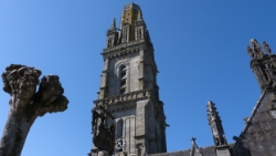 (2015-04) -11- Enclos paroissial de Lampaul-Guimiliau